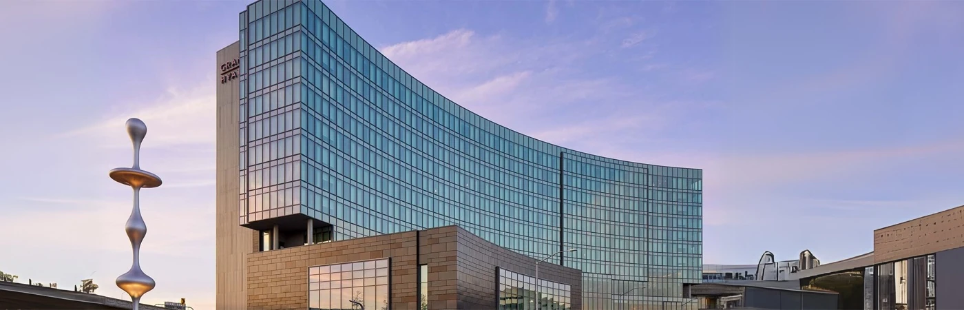Grand Hyatt hotel at SFO with curved glass facade